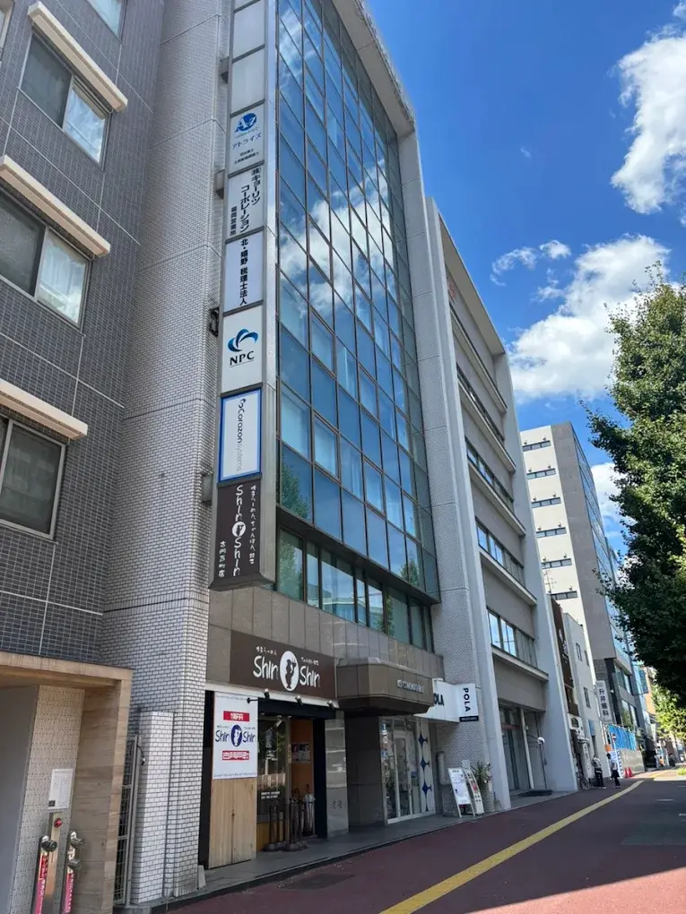 リネオス福岡天神のビルの外観